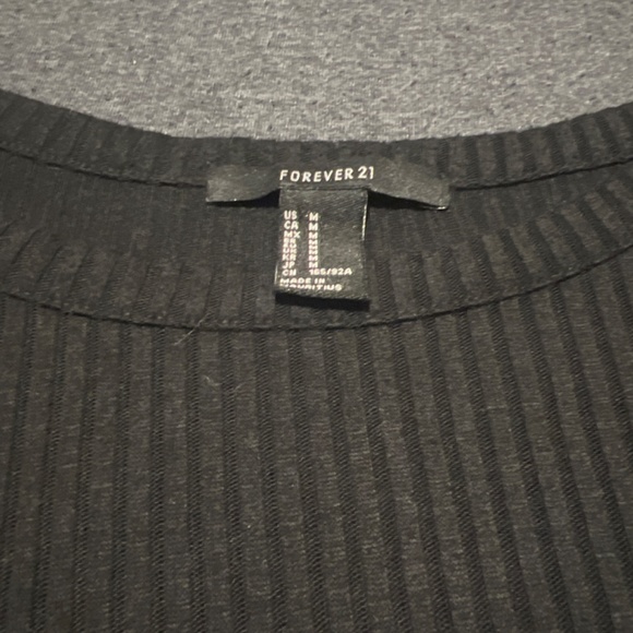 Black forever 21 crop top size medium - Picture 2 of 3